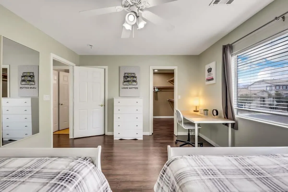 Villa The Designer House With Heated Pool And 10 Min To Strip Great For Family Las Vegas 0*,  Estados Unidos