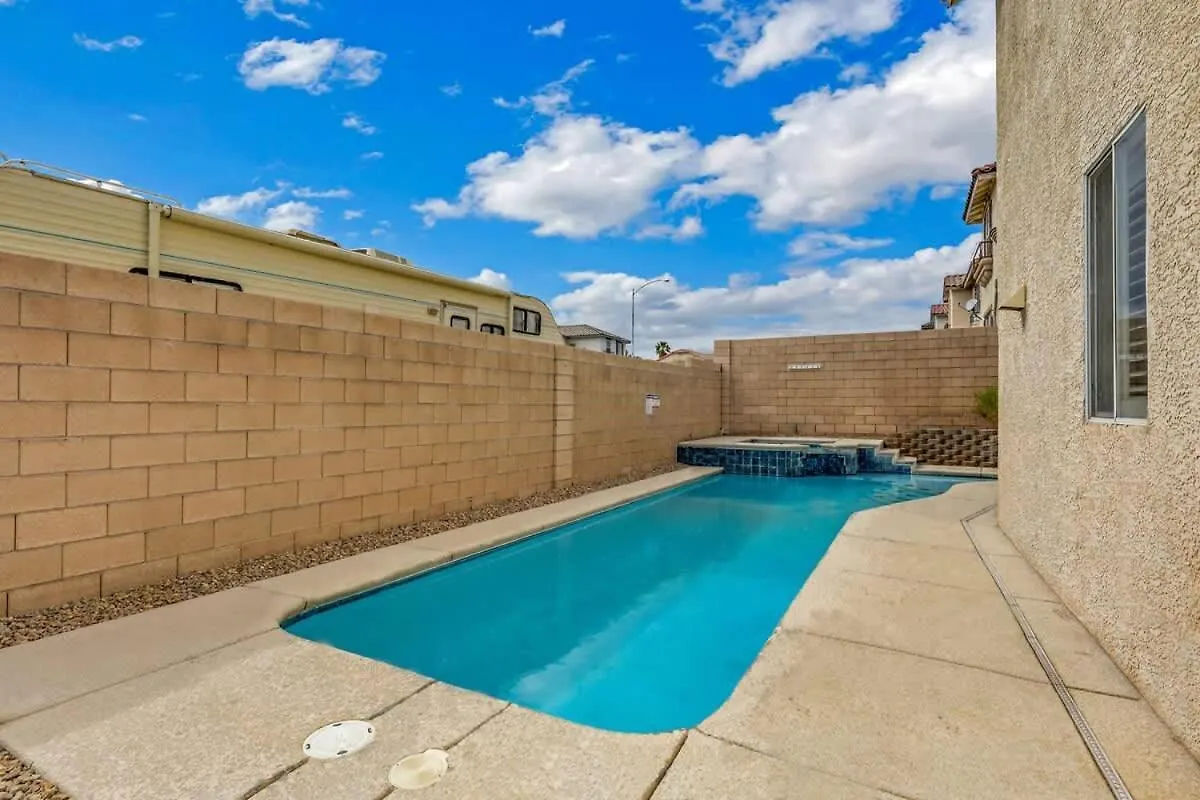 Willa The Designer House With Heated Pool And 10 Min To Strip Great For Family Las Vegas 0*,