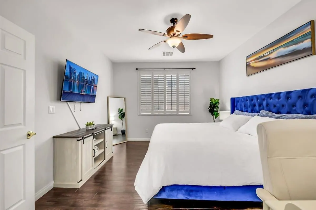 Dom wakacyjny Willa The Designer House With Heated Pool And 10 Min To Strip Great For Family Las Vegas